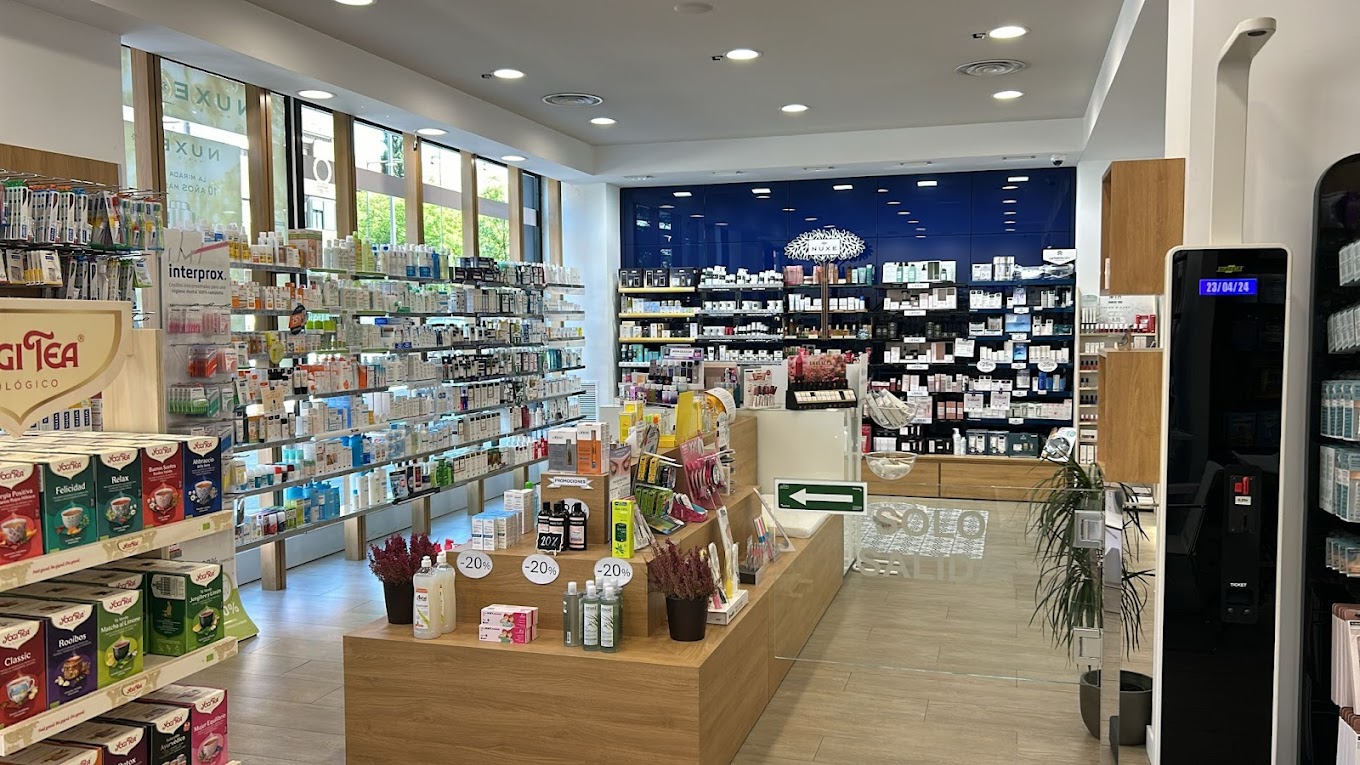 Interior de la farmacia Paseo de los melancolicos