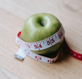 Manzana con cinta métrica